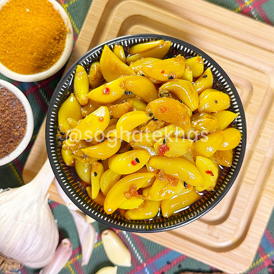 Desi Lahsan Pickle (Desi Lahsan Achar)